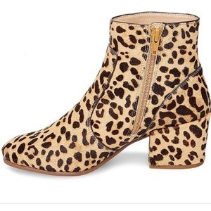 EUC STEVE MADDEN KRISTEN CALFHAIR ANKLE BOOTS cheetah print